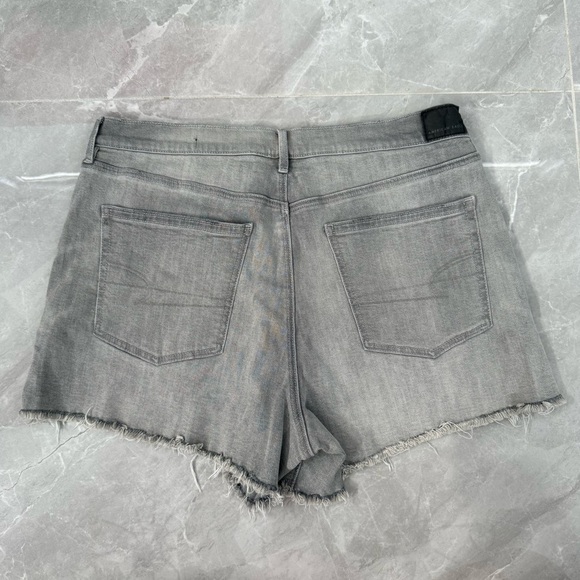 Women’s American Eagle Relaxed Distressed Gray Wash Jean Shorts Plus Size 14 - Picture 9 of 16